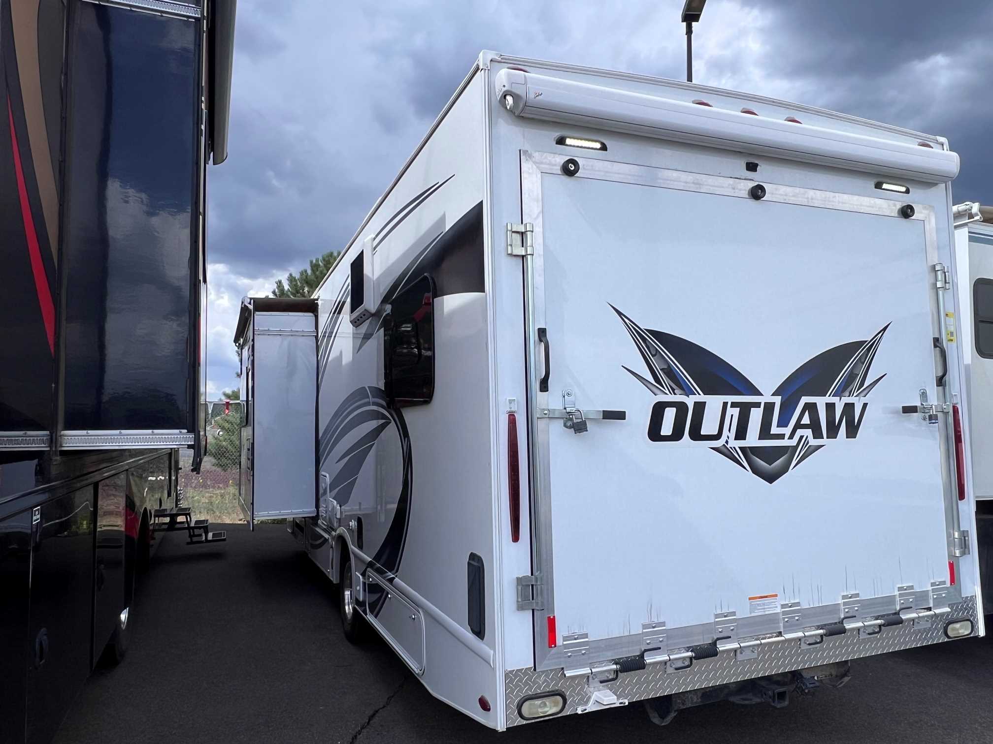 2023 Thor Motor Coach Outlaw 29J - Image 3