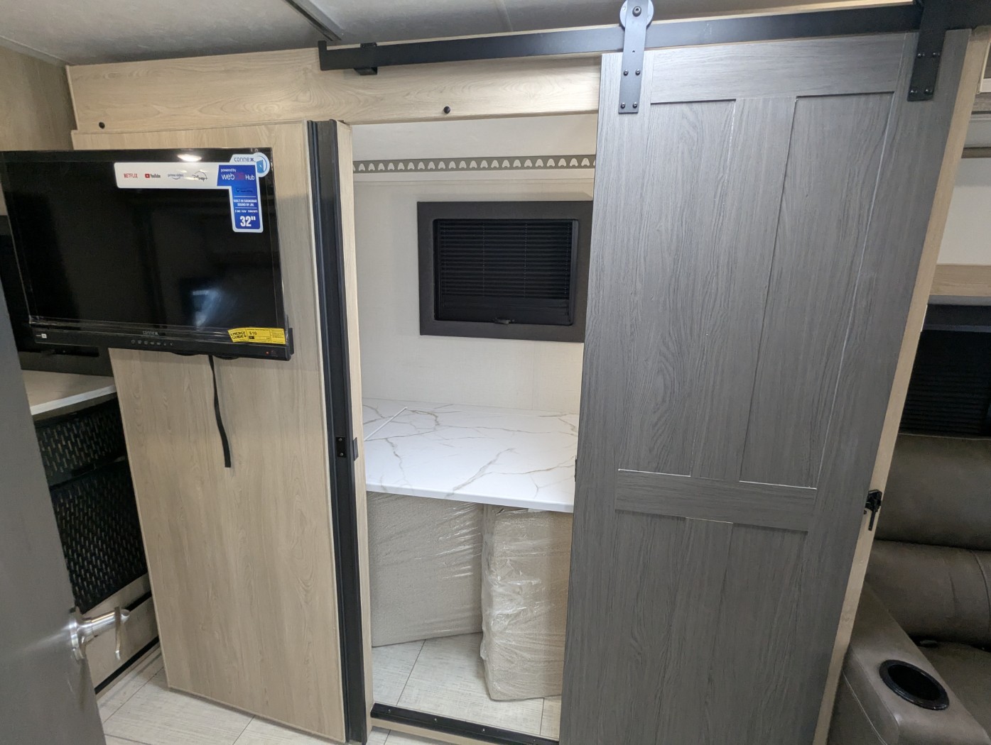 2026 Coachmen Entourage 340BH - Image 23