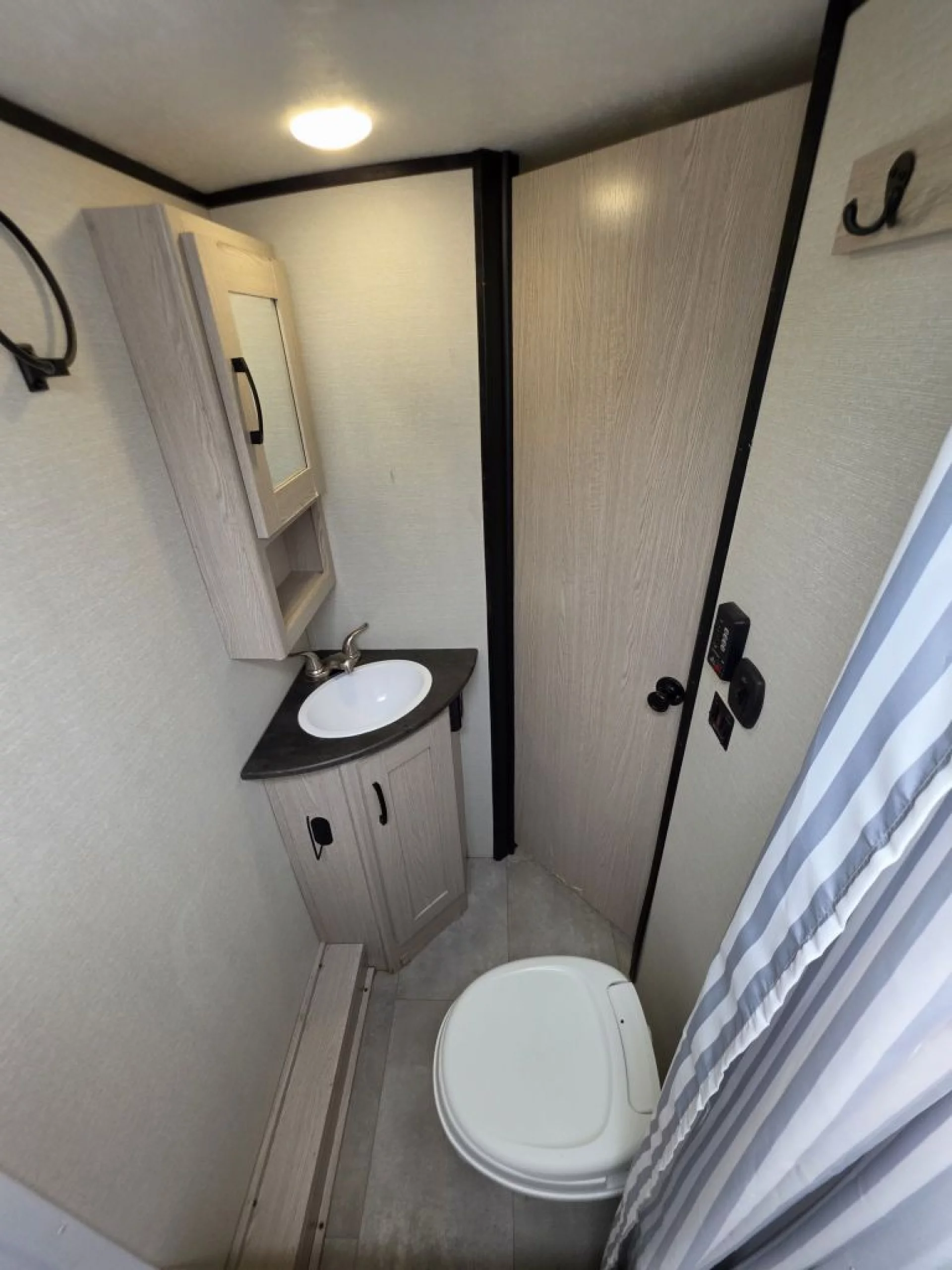 2022 COACHMEN APEX NANO 208BHS - Image 21