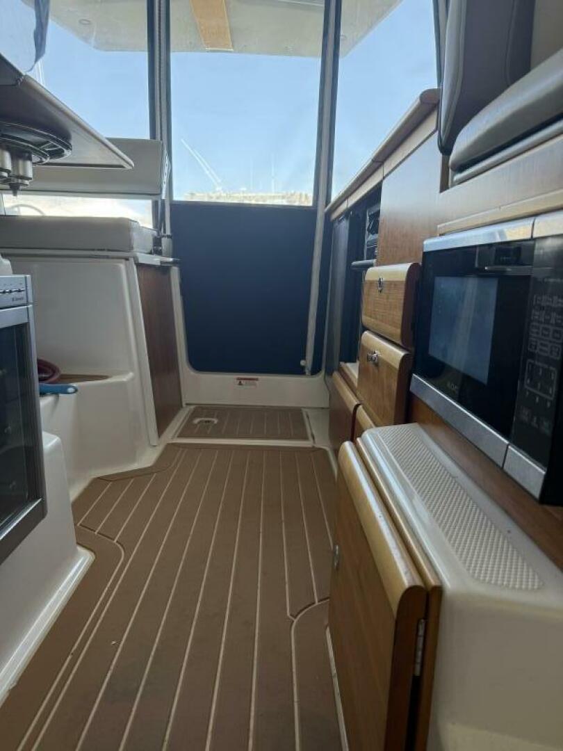 2017 Cutwater C-302 Sport Coupe - Image 13