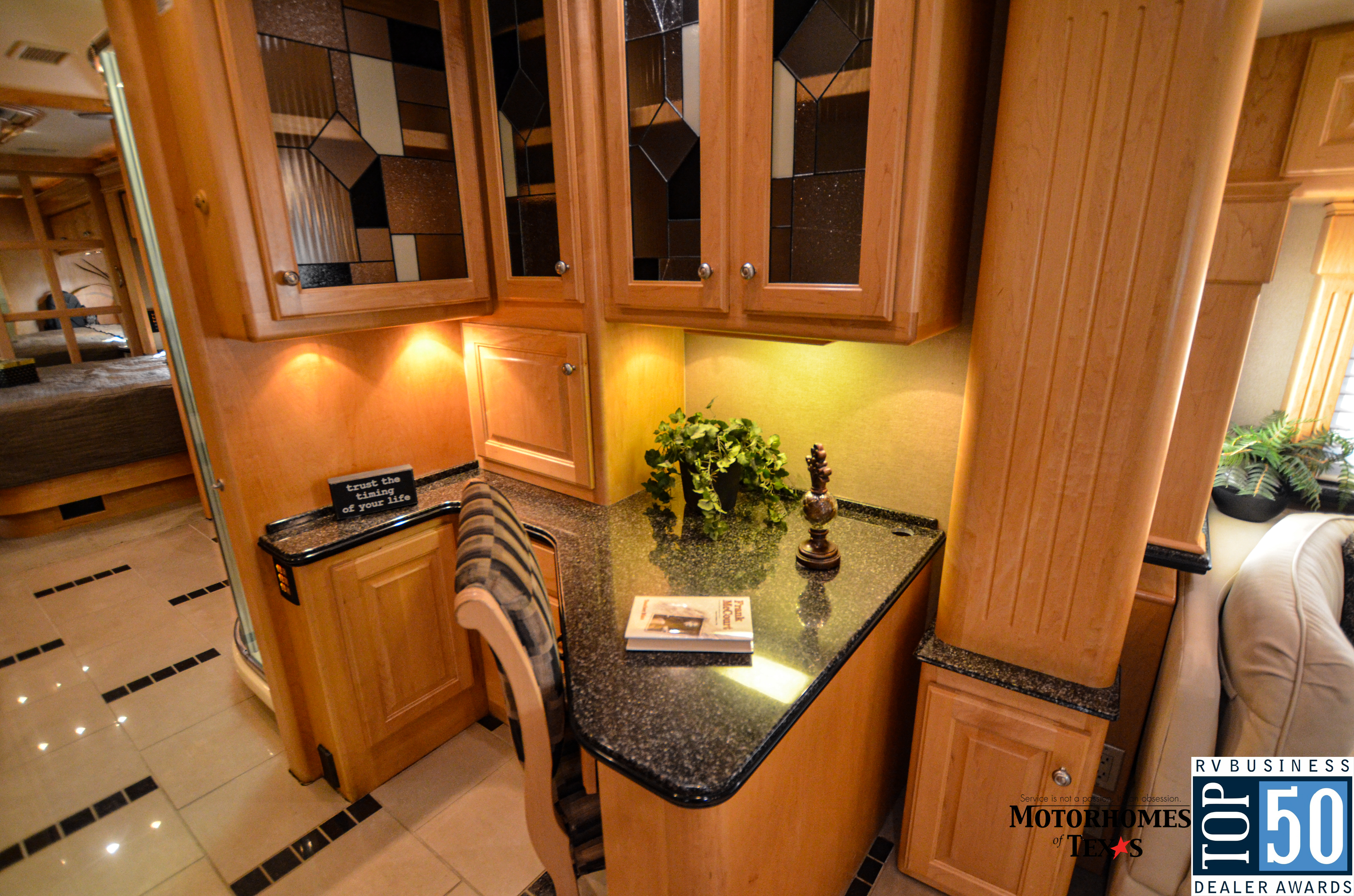 2007 Country Coach Magna  - interior 12