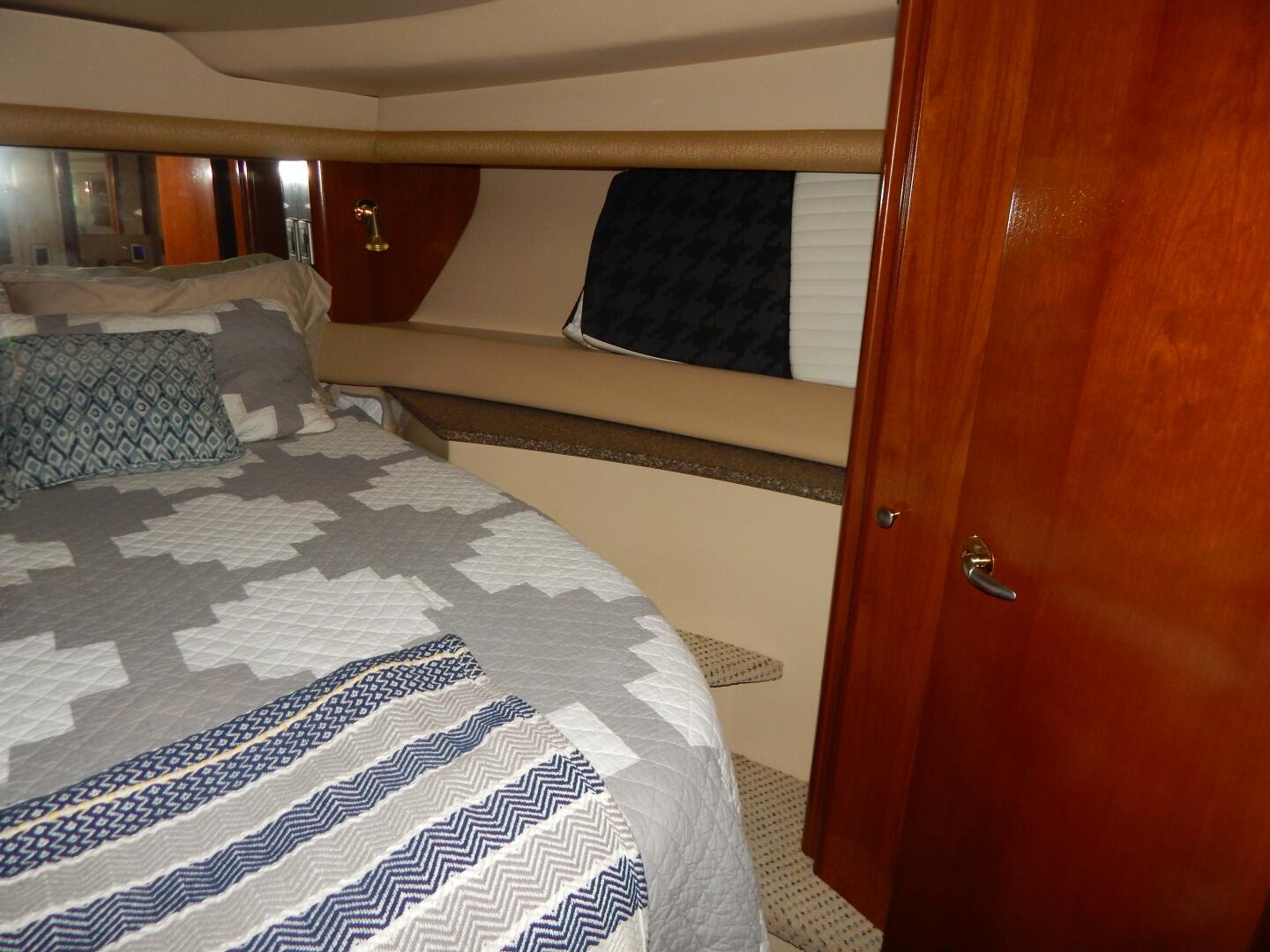 2005 Meridian 408 Motor Yacht - Image 5