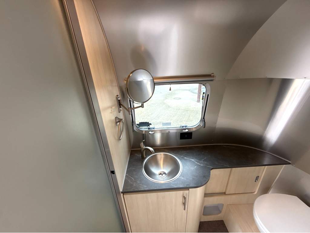 2026 AIRSTREAM FLYING CLOUD 23FBT - Image 30