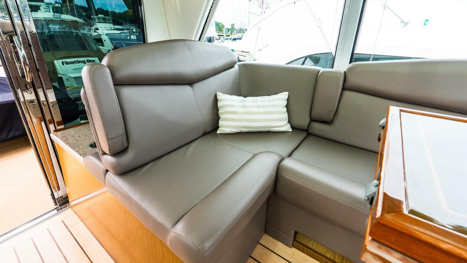 2013 CRUISERS 48 Cantius Base - Image 25