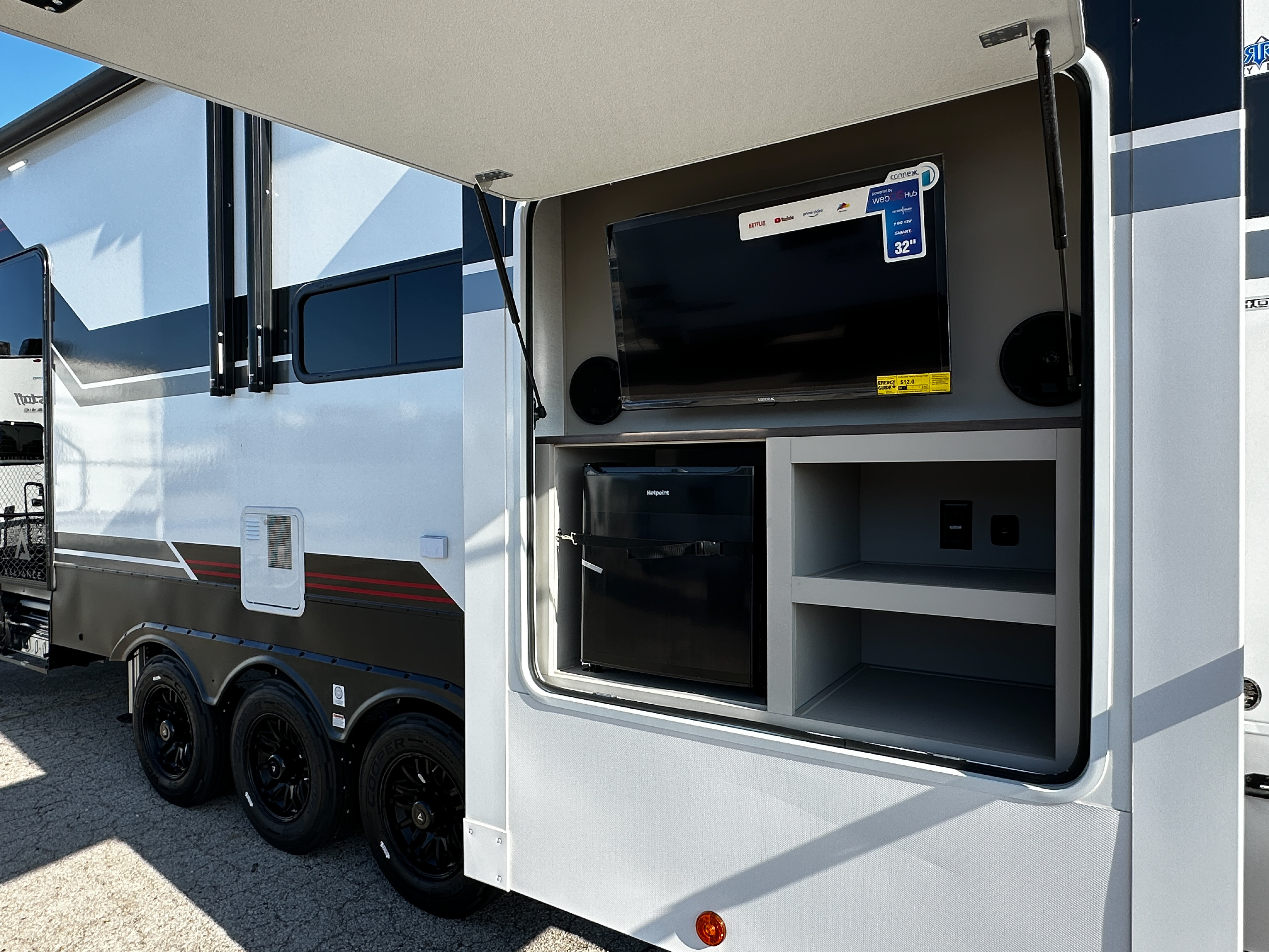 2026 Alliance RV Valor 40V13 - Image 8