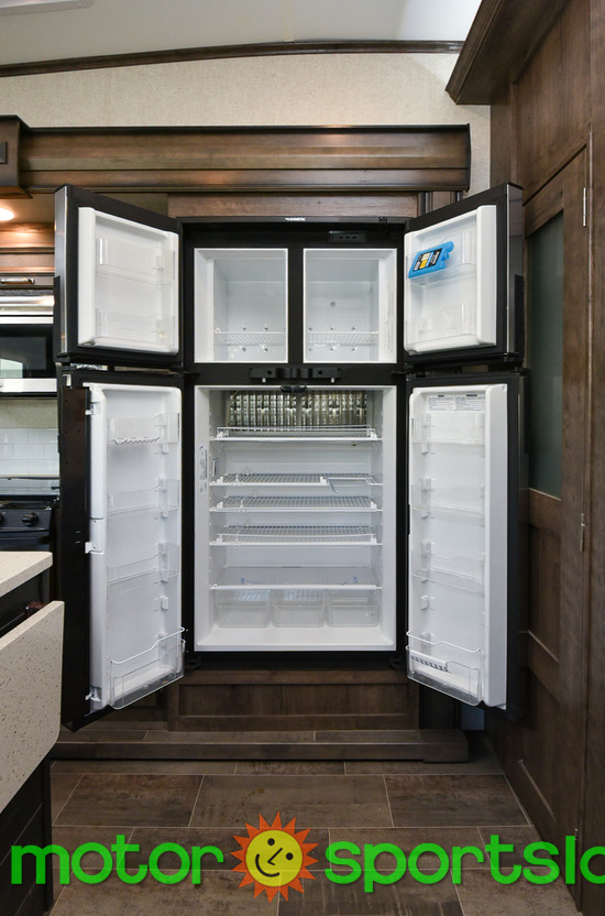 2018 Keystone Montana HM384BR - Image 17