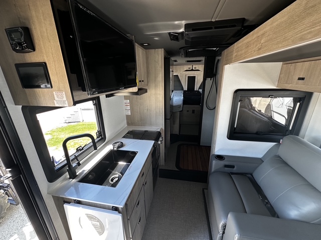2027 Grand Design Lineage Series M 25TK - Image 12