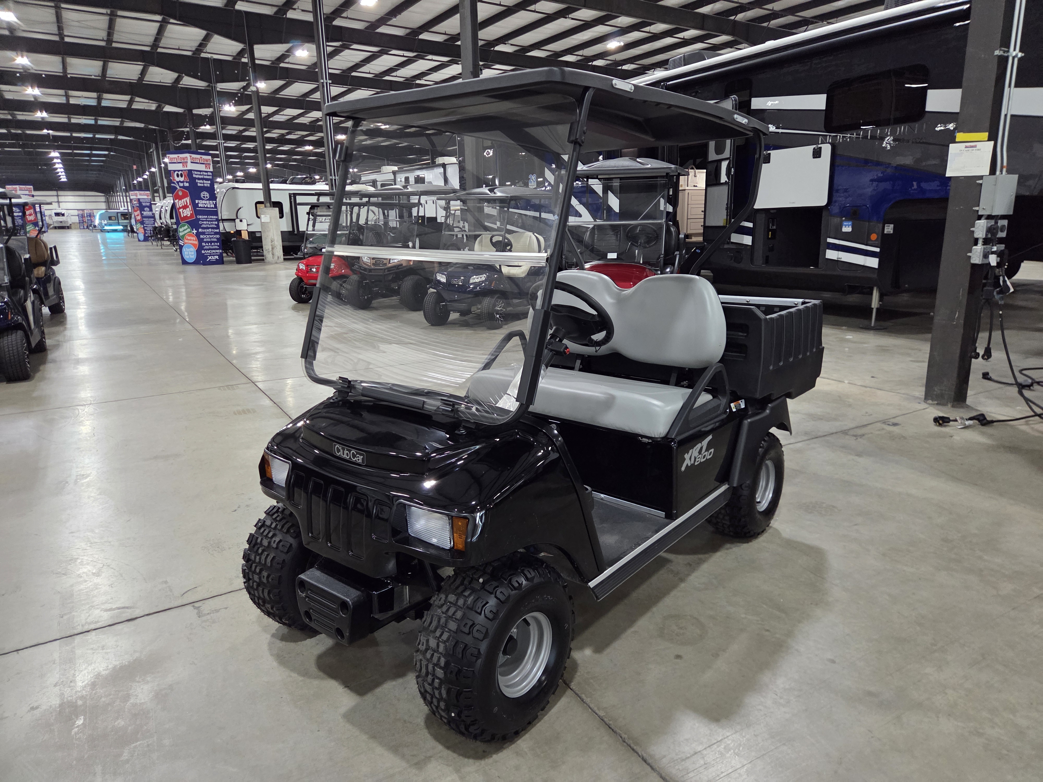 2024 Club Car XRT 800 Gas - Image 4