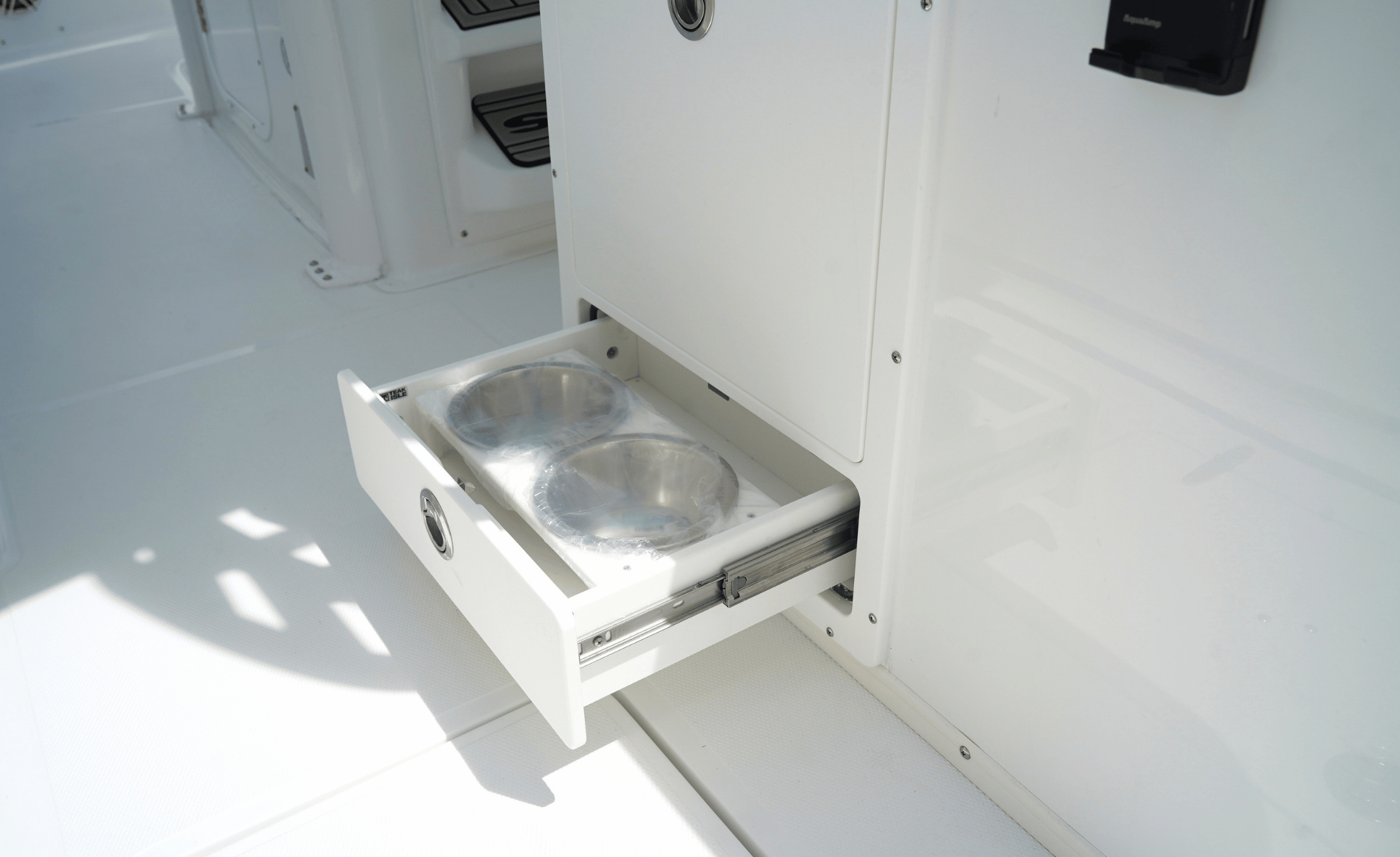 2027 SEA HUNT ULTRA 305SE - Image 34