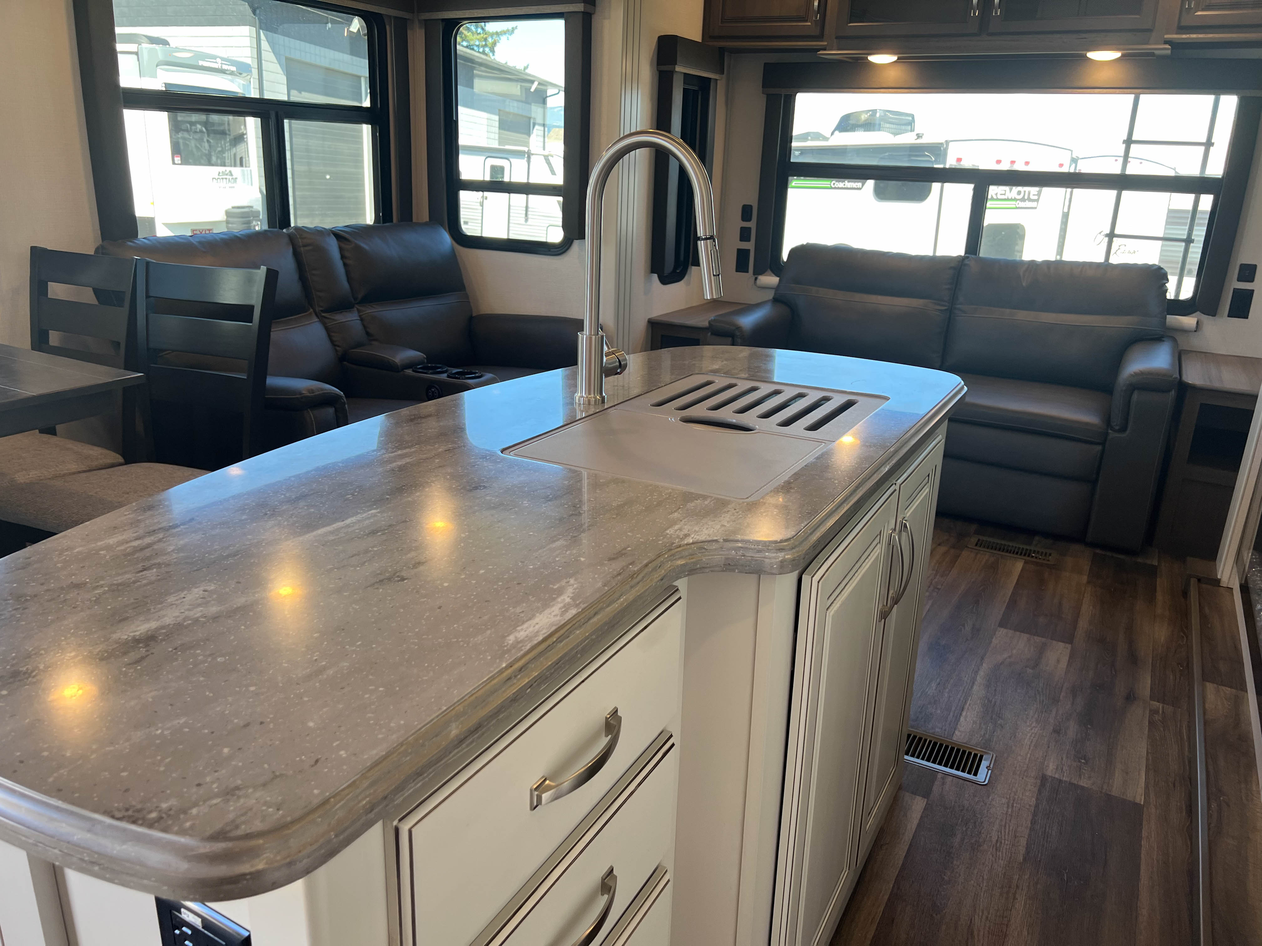 2022 Keystone Cougar East 290RLS - Image 18
