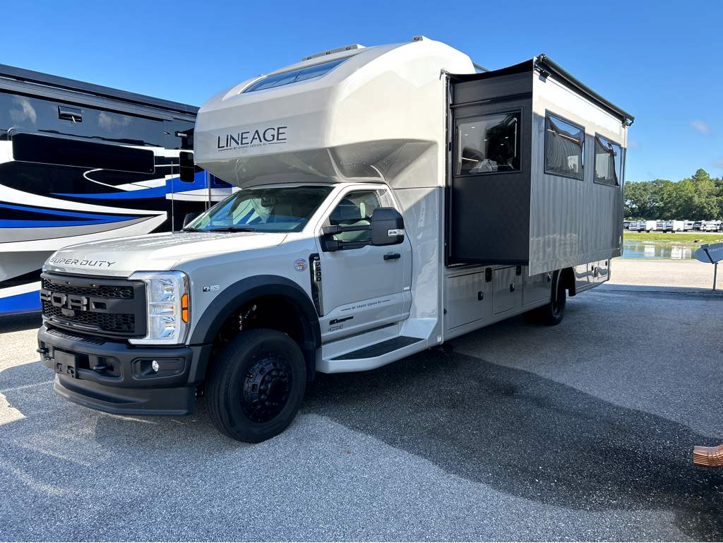 2026 GRAND DESIGN LINEAGE SERIESF 31ZW - Image 3