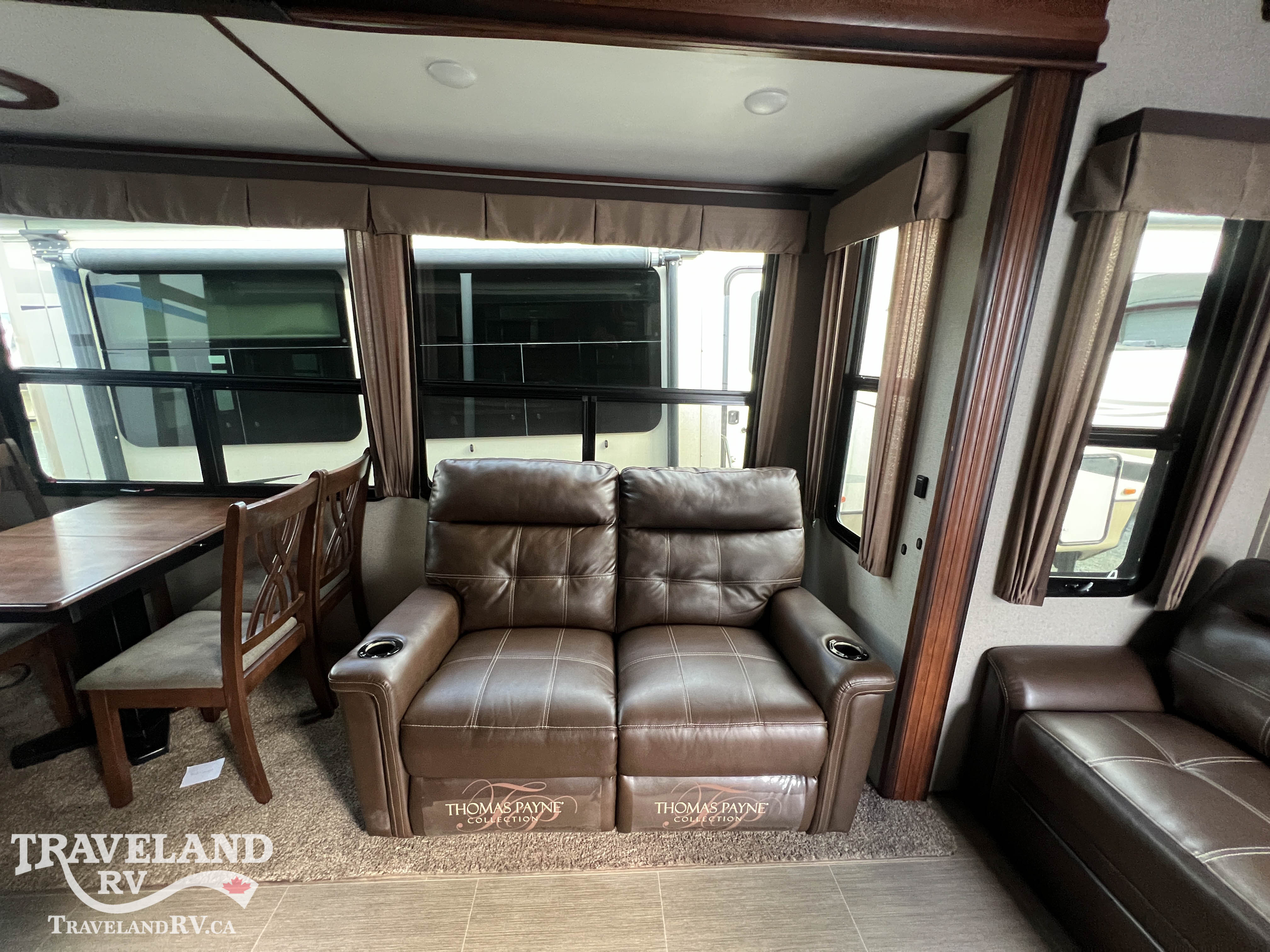 2019 Keystone Avalanche 385BG - Image 9
