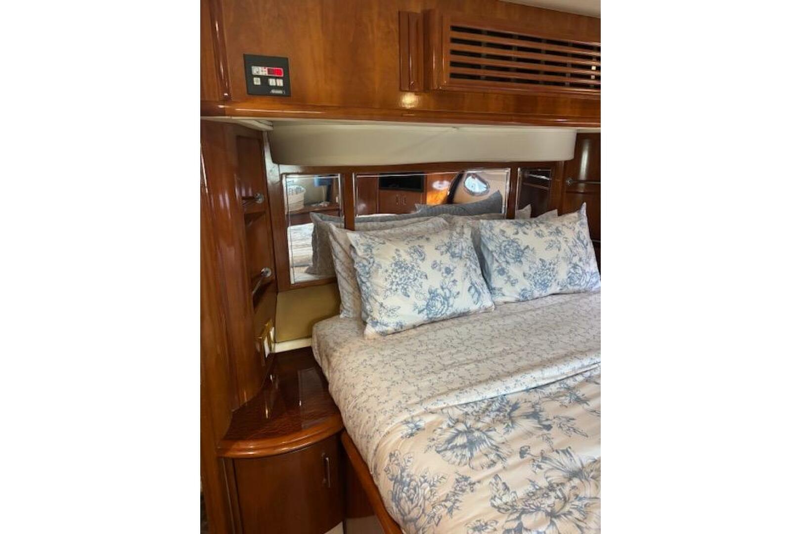 2004 Carver 466 Motor Yacht - Image 49