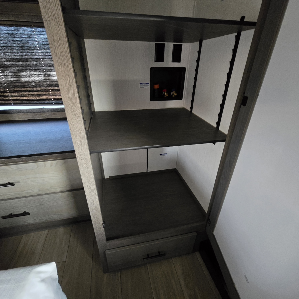 2026 CHEROKEE ARCTIC WOLF 3750 SUITE - Image 30