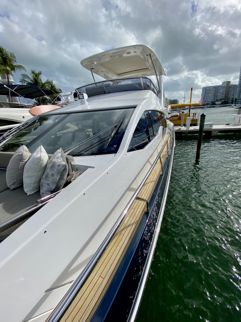 2018 Azimut Flybridge - Image 3