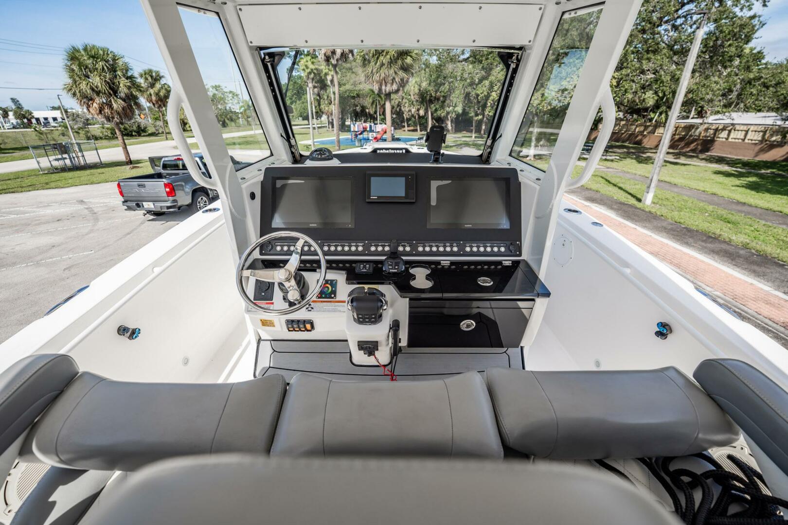2021 Everglades 335 Center Console - Image 23
