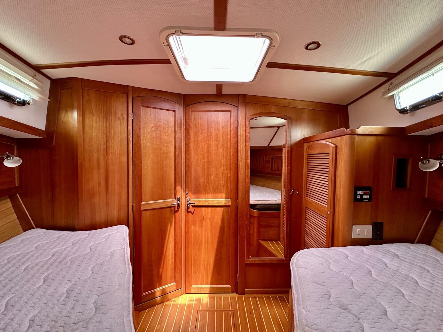 2002 Sabreline 36 Flybridge - Image 23