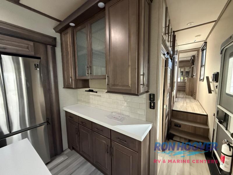 2023 GRAND DESIGN 378MBS - Image 13
