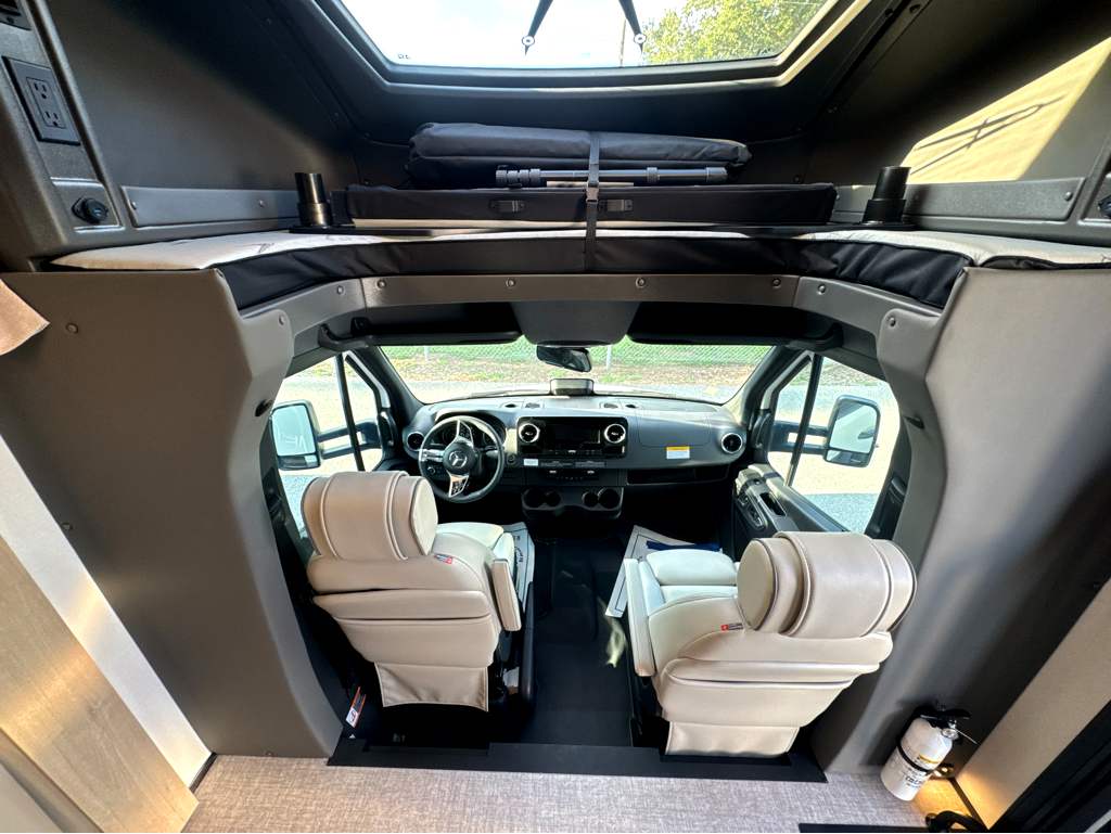 2027 Grand Design Lineage Series M 25FW - Image 16