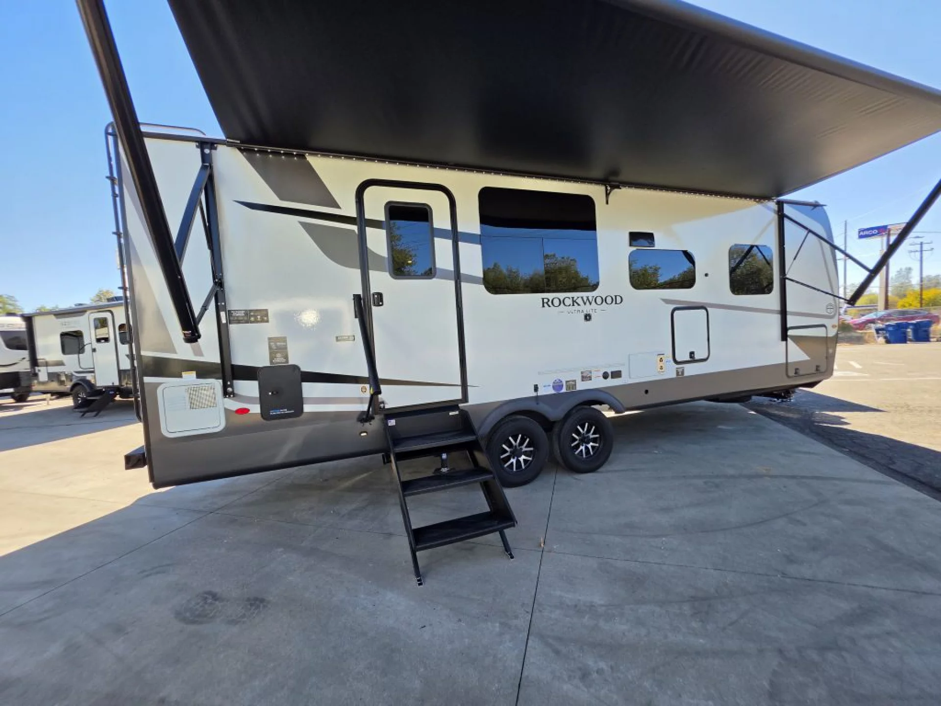 2027 FOREST RIVER ROCKWOOD ULTRA LITE 2621RB - Image 6