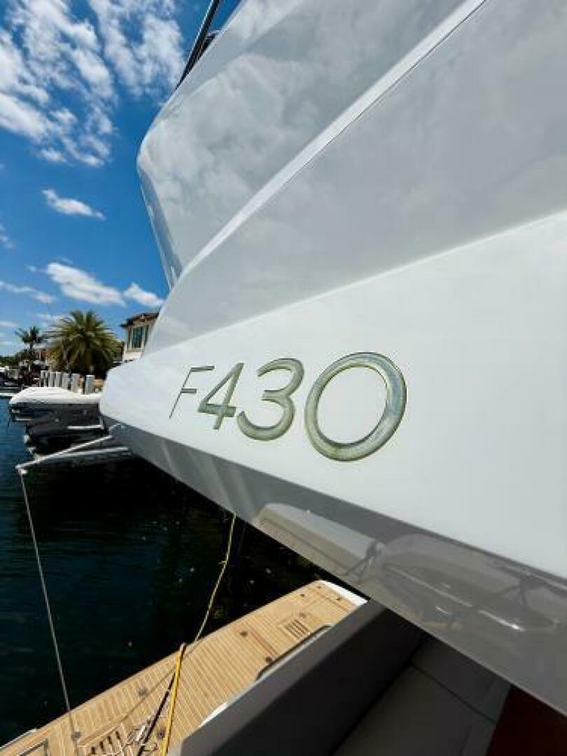 2019 Sealine F430 - Image 12