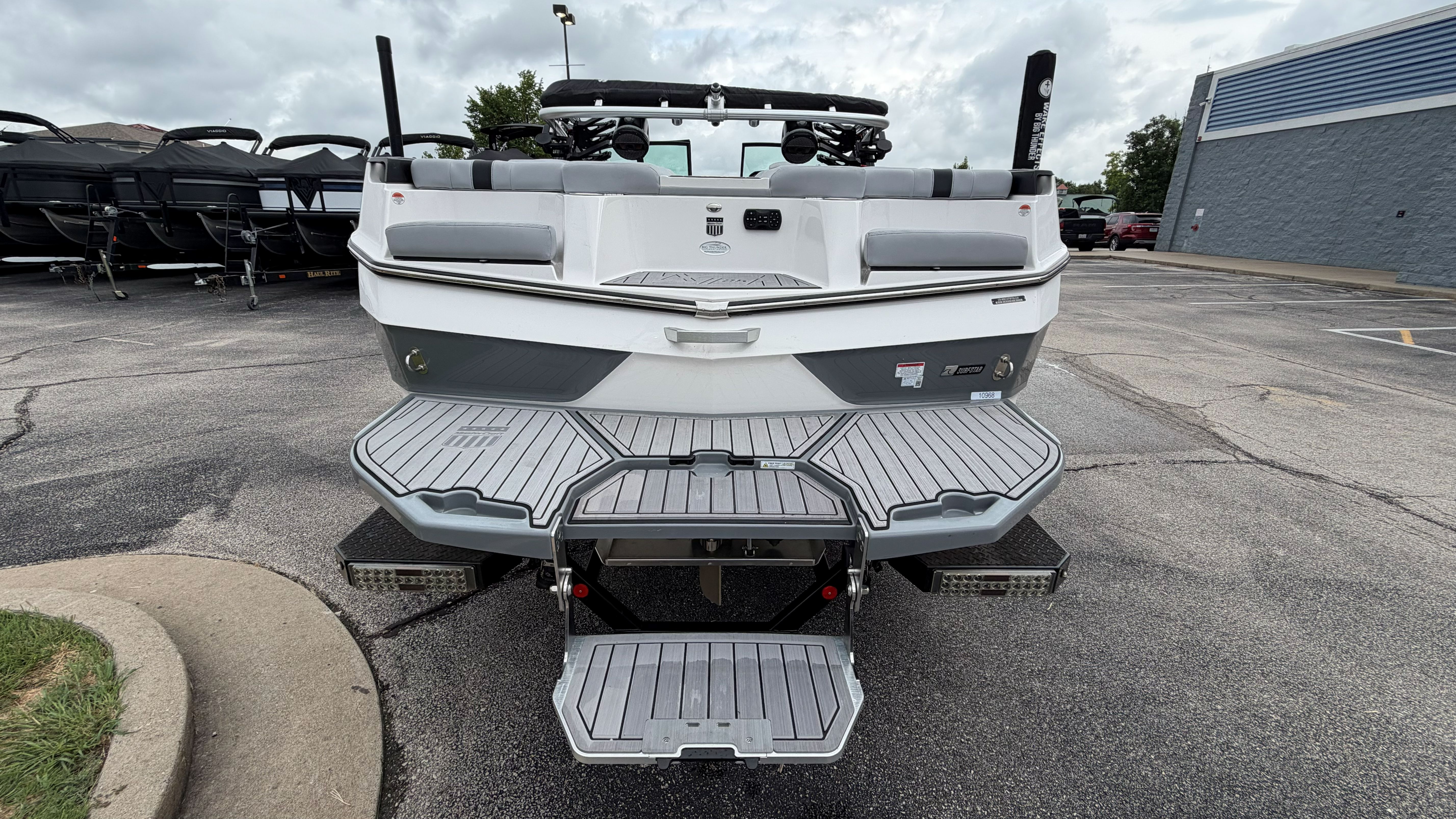 2024 MasterCraft XT25 - Image 16