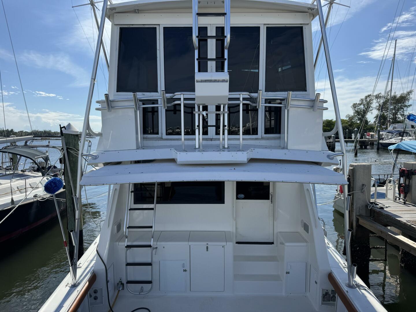 1995 Viking 58 Convertible - Image 5