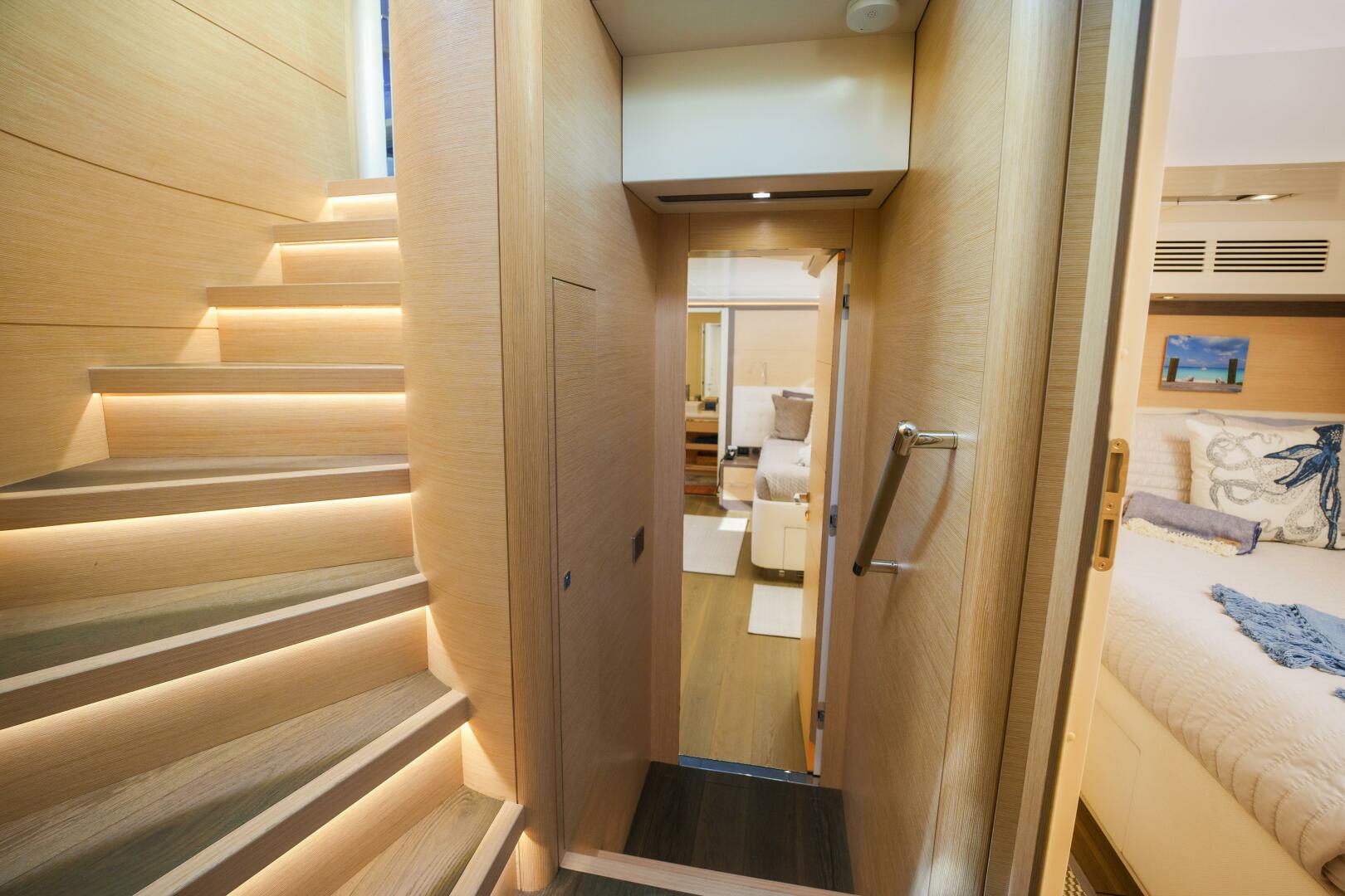2020 Sirena 64 - Image 17