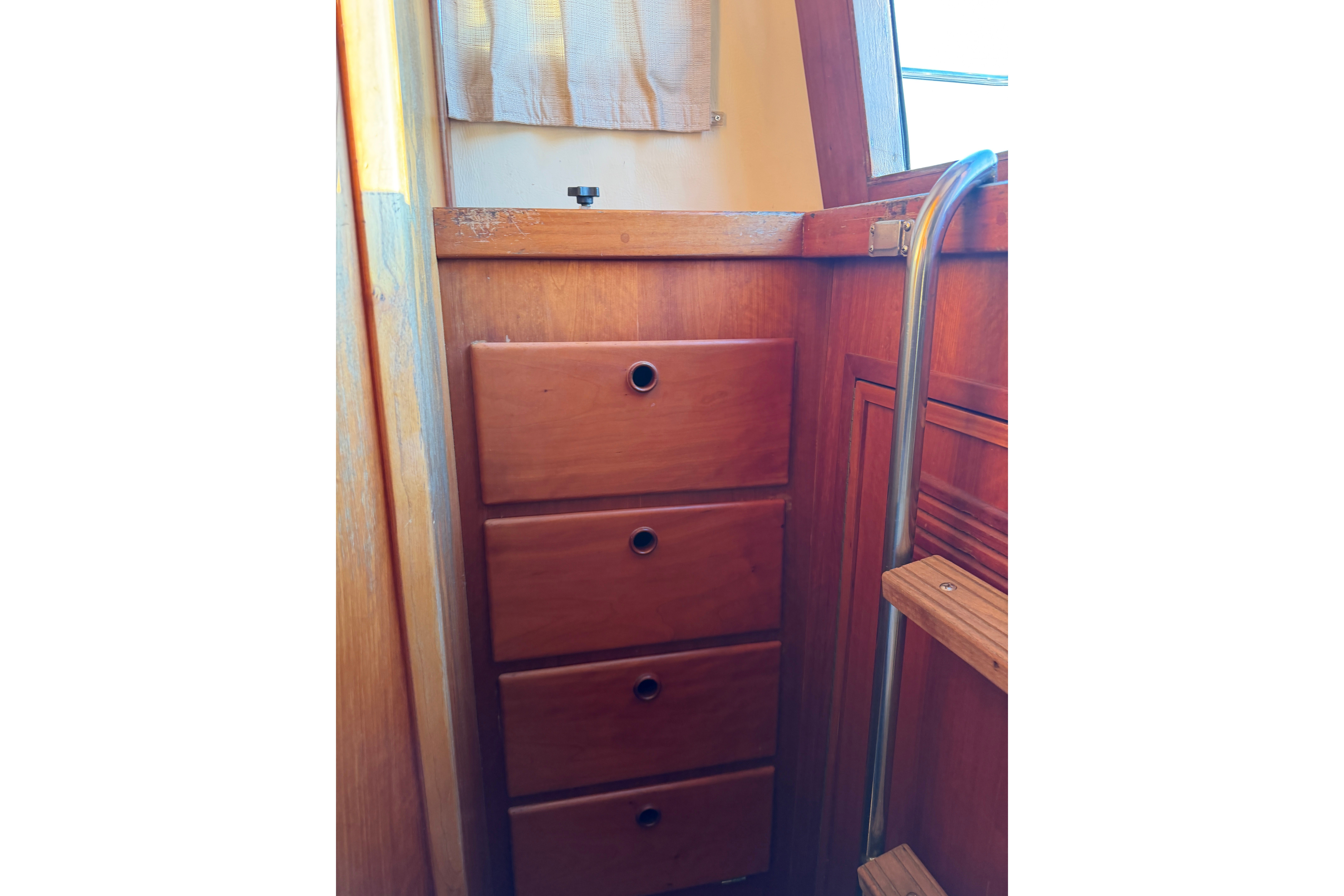 1998 Sabreline 36 AFT CABIN - Image 45