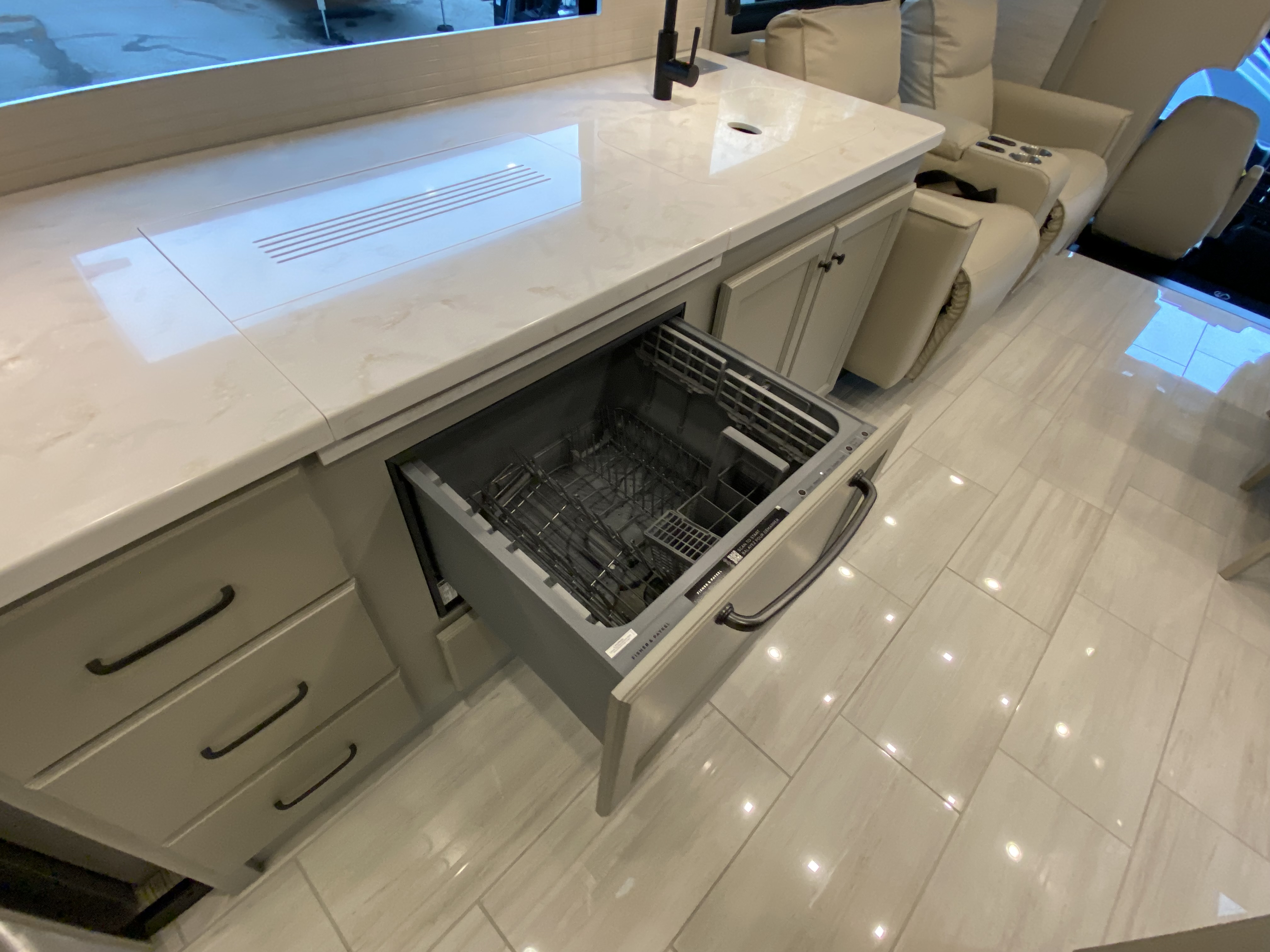 2027 Tiffin Allegro Bay 34DB - Image 24