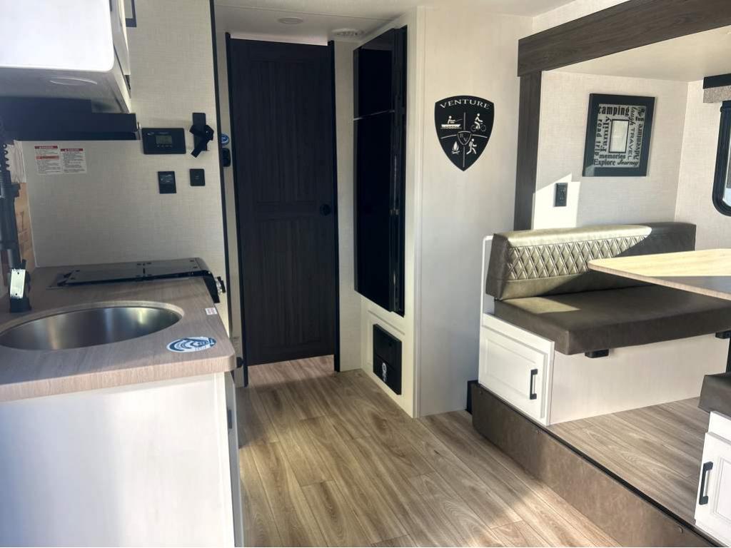 2026 VENTURE RV SPORTTREK STINGER 222VUD - Image 13