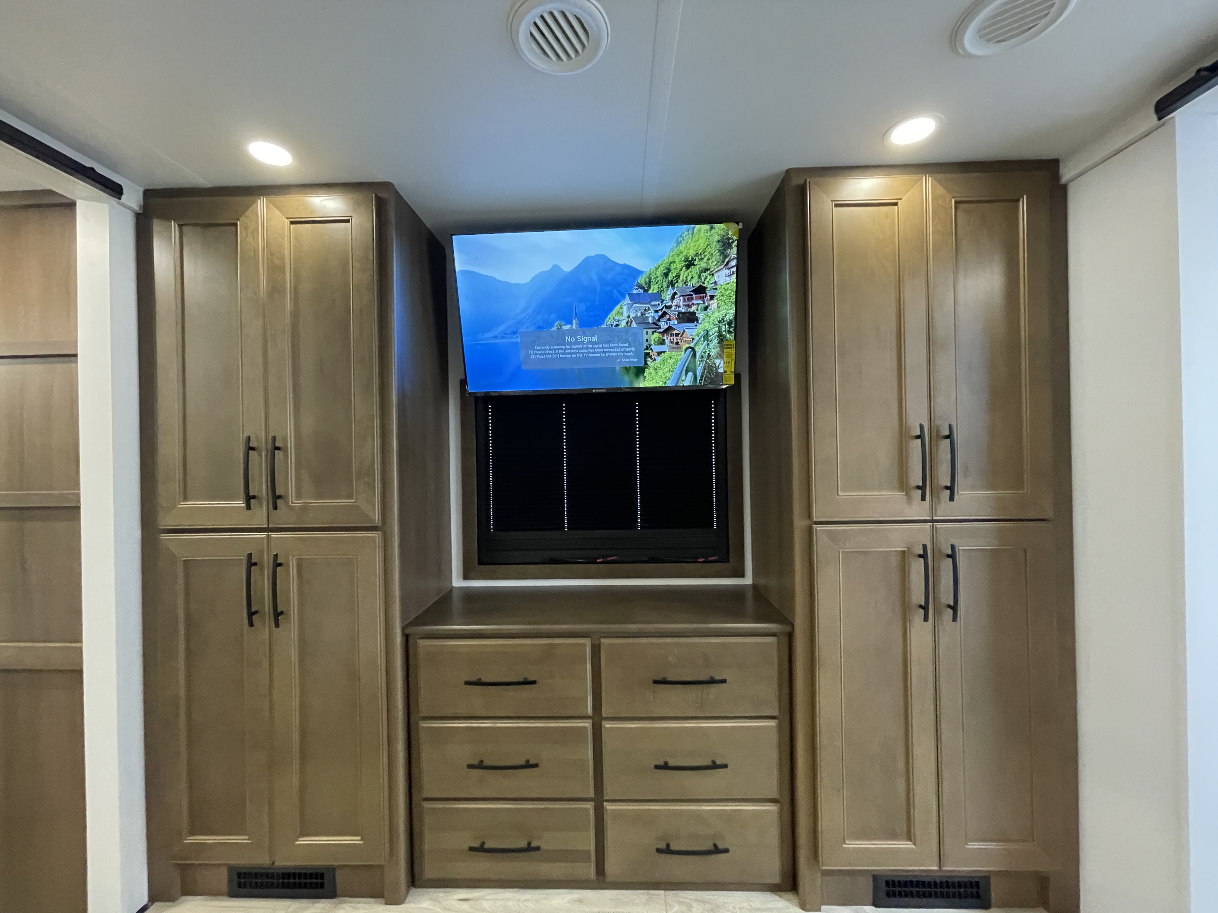 2027 Keystone Montana 3800FL - Image 40