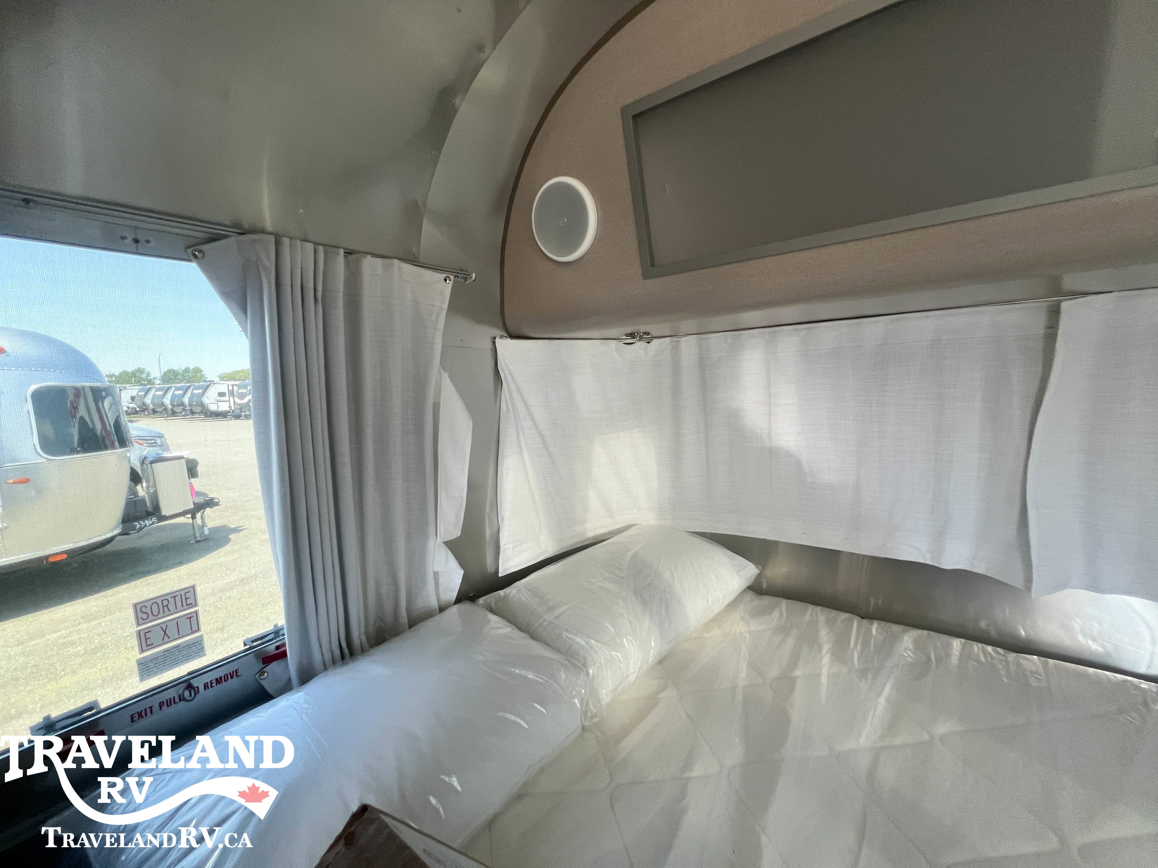 2025 Airstream Caravel 22FB - Image 19