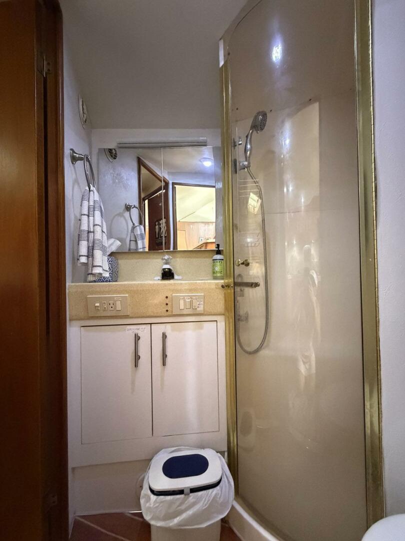 2001 Ocean Yachts 40 Express Bridge - Image 24