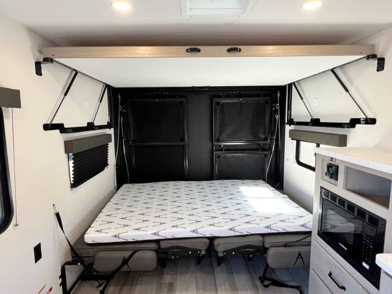2026 Grand Design Momentum MAV 27MAV - Image 10