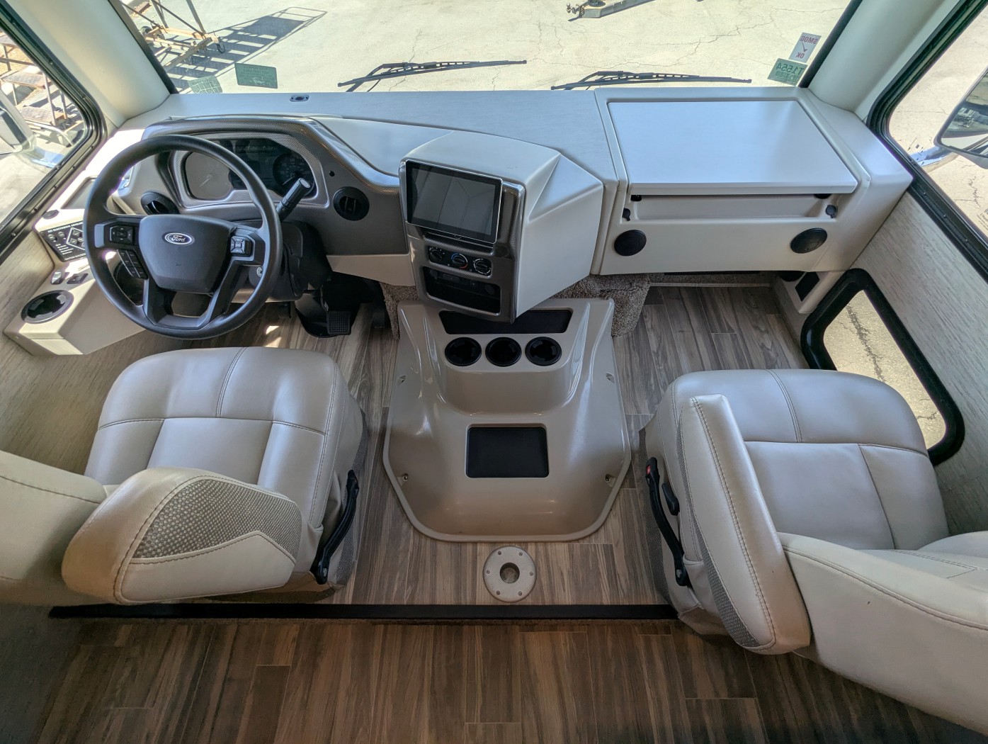 2022 Thor Motor Coach A.C.E. 32.3 - Image 8