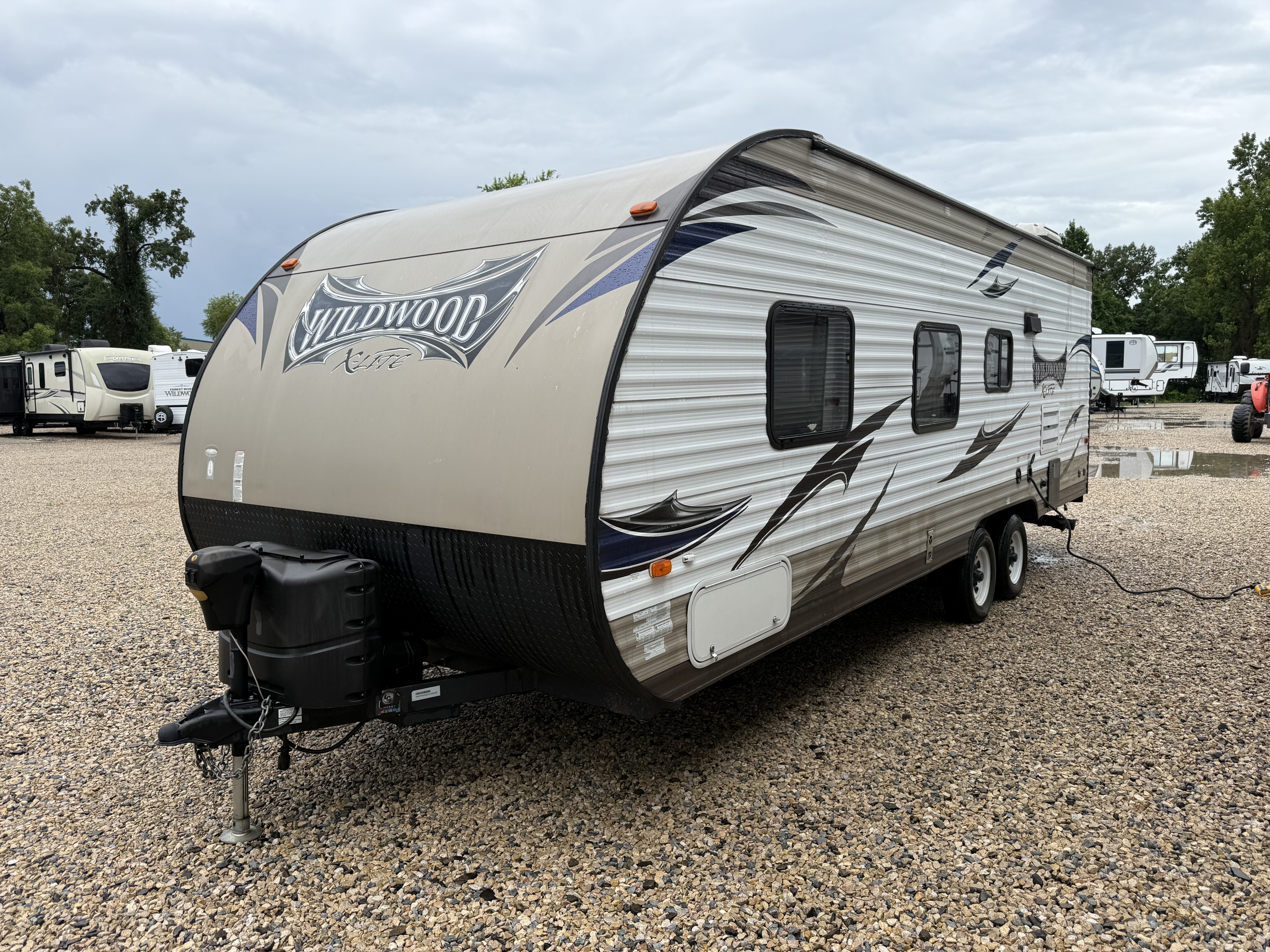2016 WILDWOOD X-LIGHT SERIES 241QBXL - Image 3