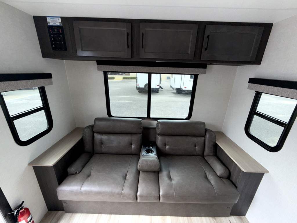2026 VENTURE RV SPORTTREK STINGER 232VRL - Image 12