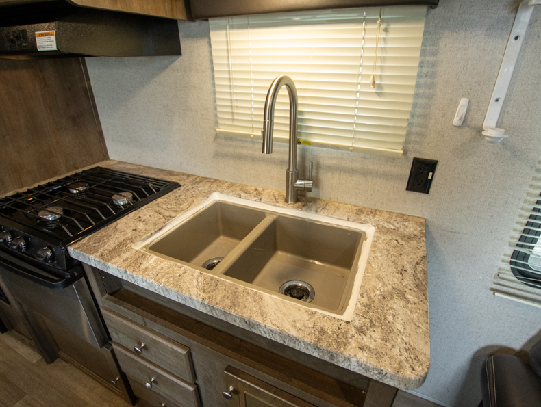 2019 Dutchmen RV Coleman 274BH - Image 6