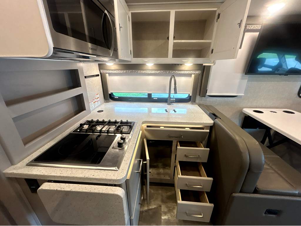 2024 Thor Motor Coach QUANTUM KW29 - Image 18