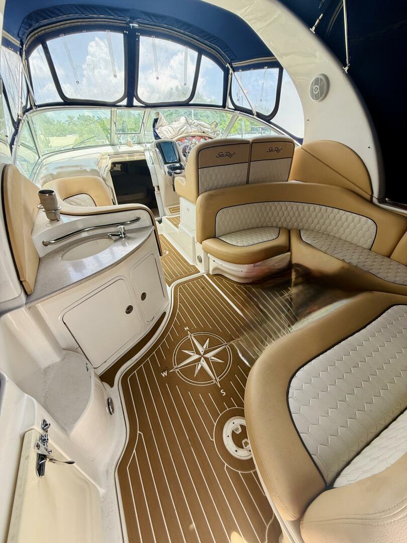 2004 Sea Ray 320 Sundancer - Image 10