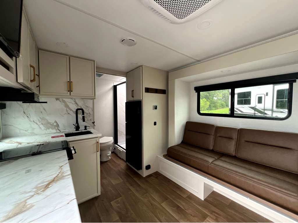 2027 GRAND DESIGN IMAGINE AIM 16MLA - Image 5