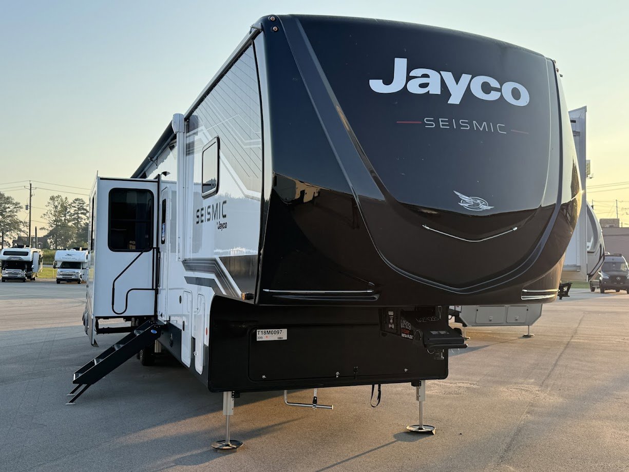 2026 JAYCO SEISMIC 399 - Image 1