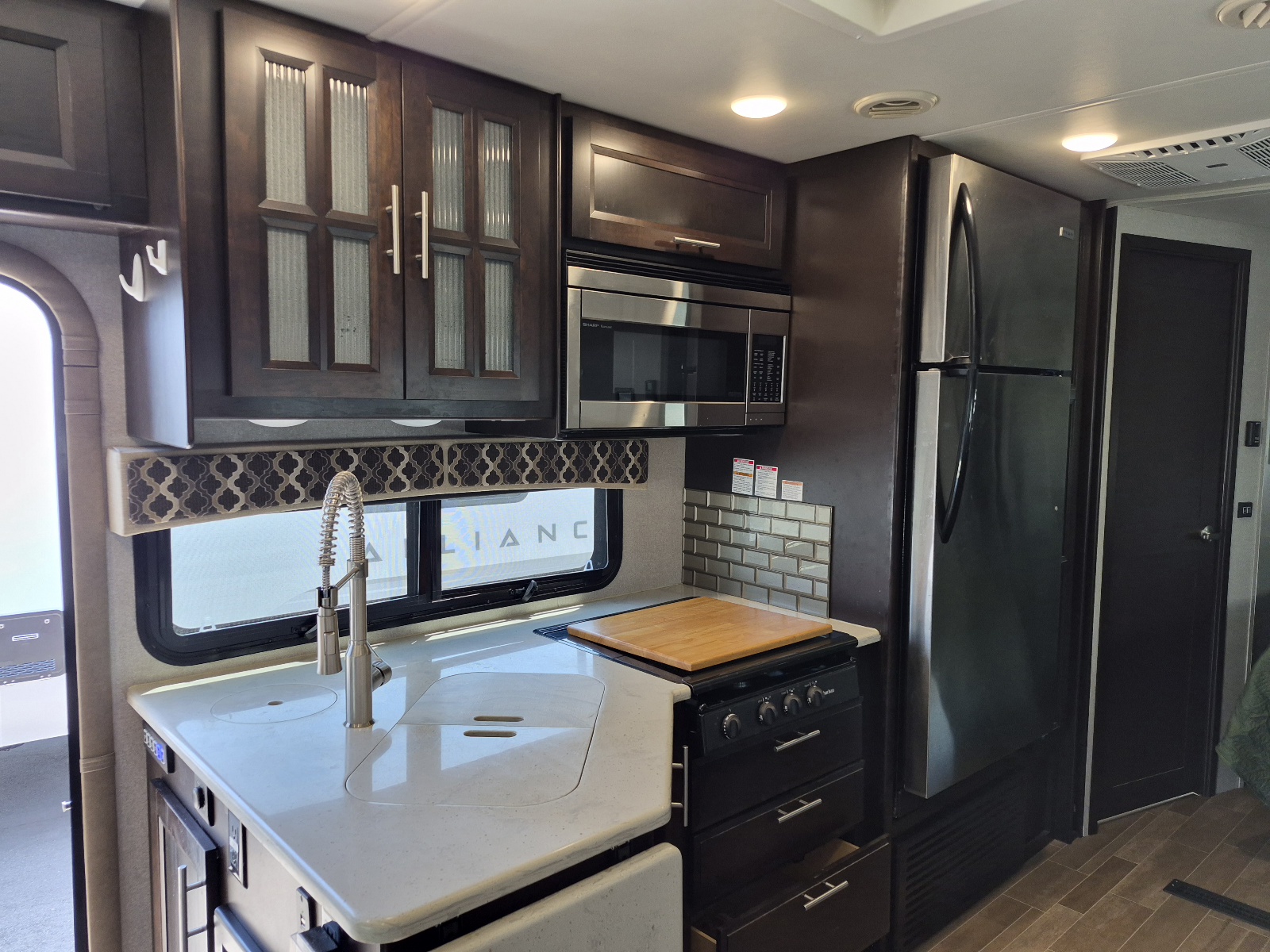 2018 DYNAMAX ISATA 5 30FWD - Image 9