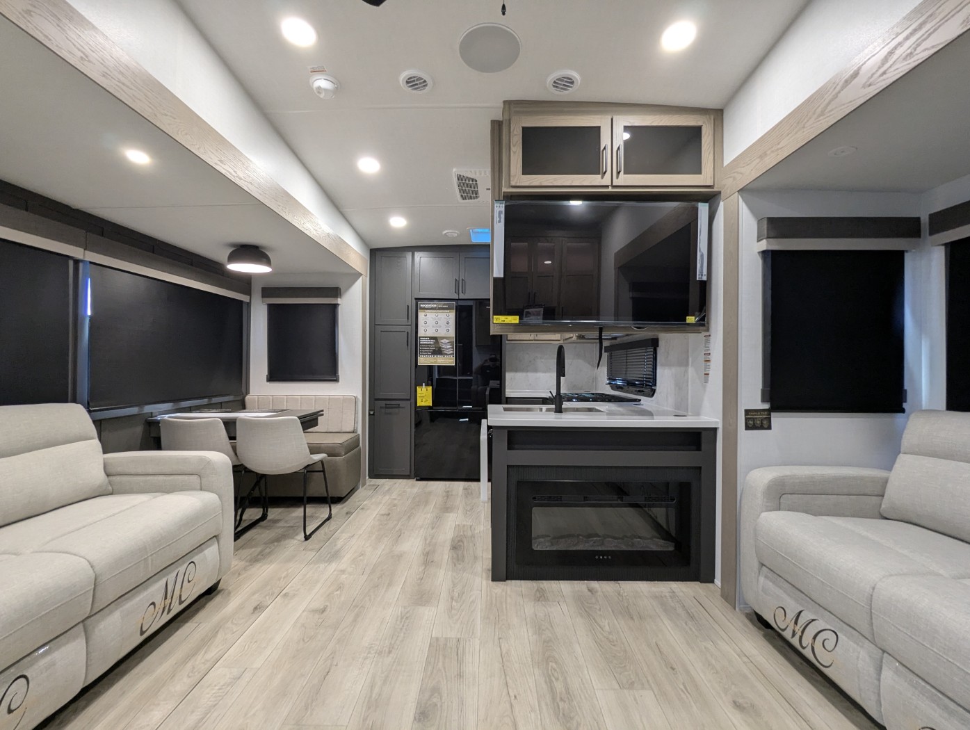 2026 Forest River Rockwood Signature R371RK - Image 20
