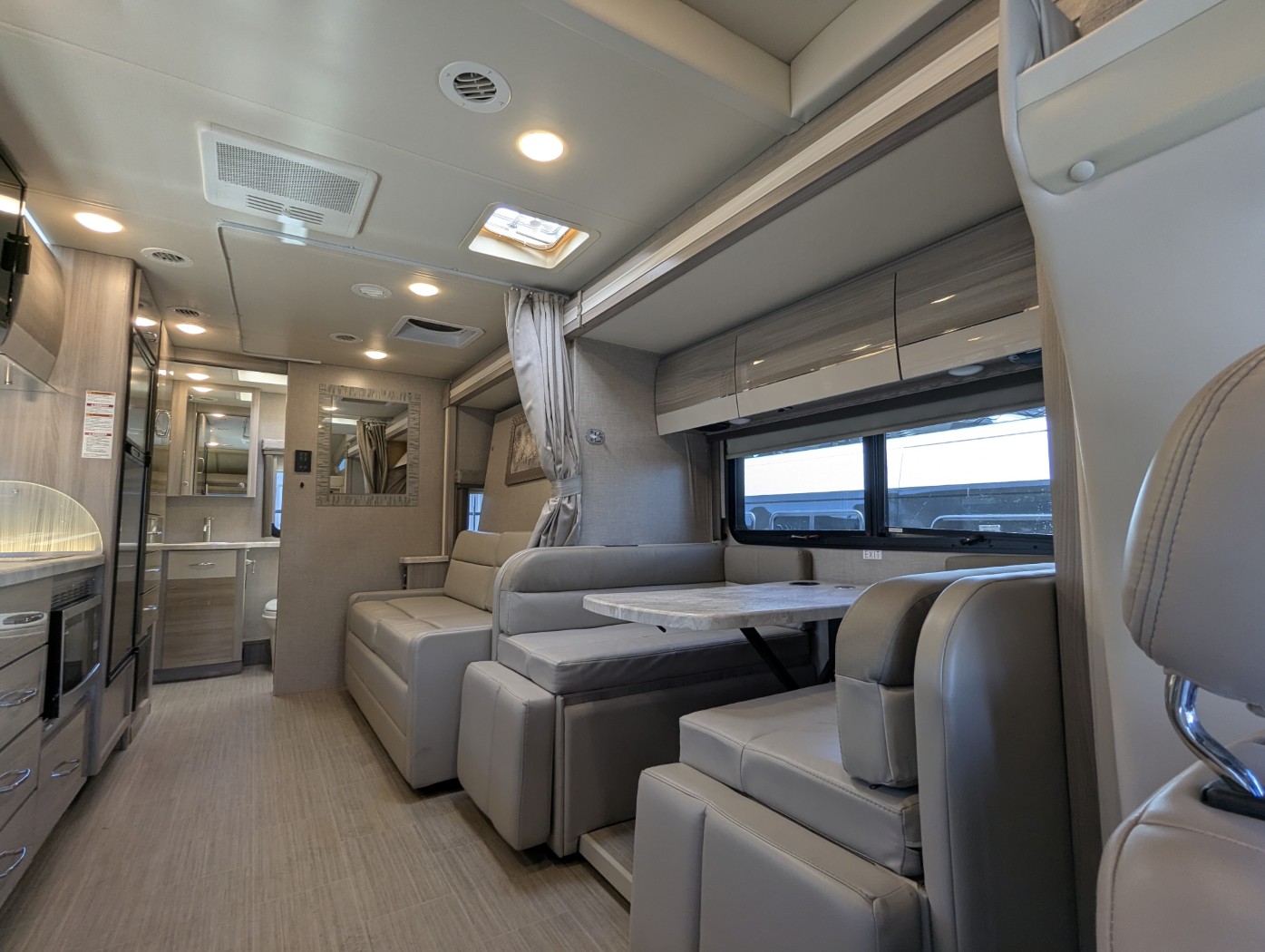 2022 Thor Motor Coach Delano Sprinter 24FB - Image 10
