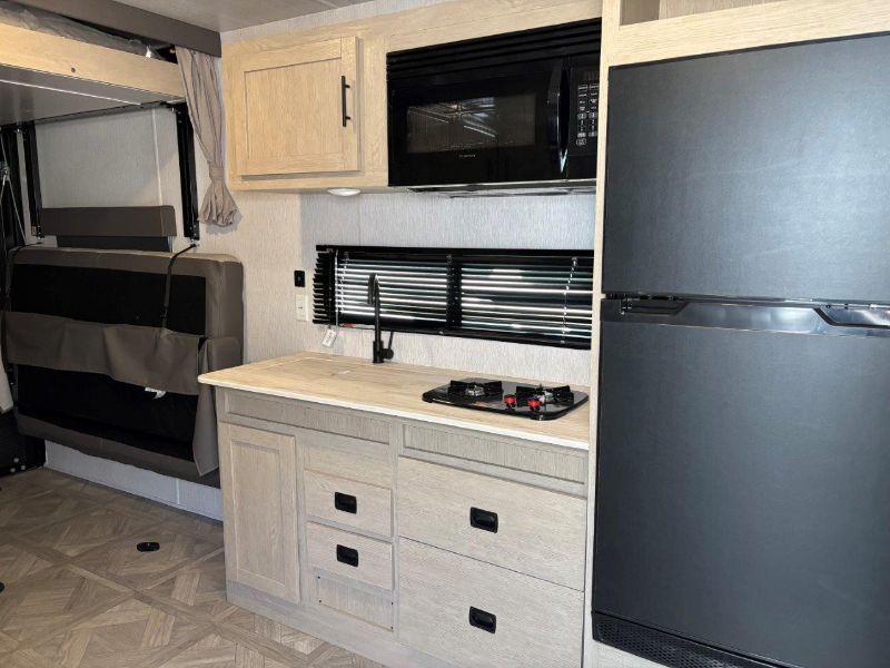 2023 FOREST RIVER EVO LITE 252SS - Image 6