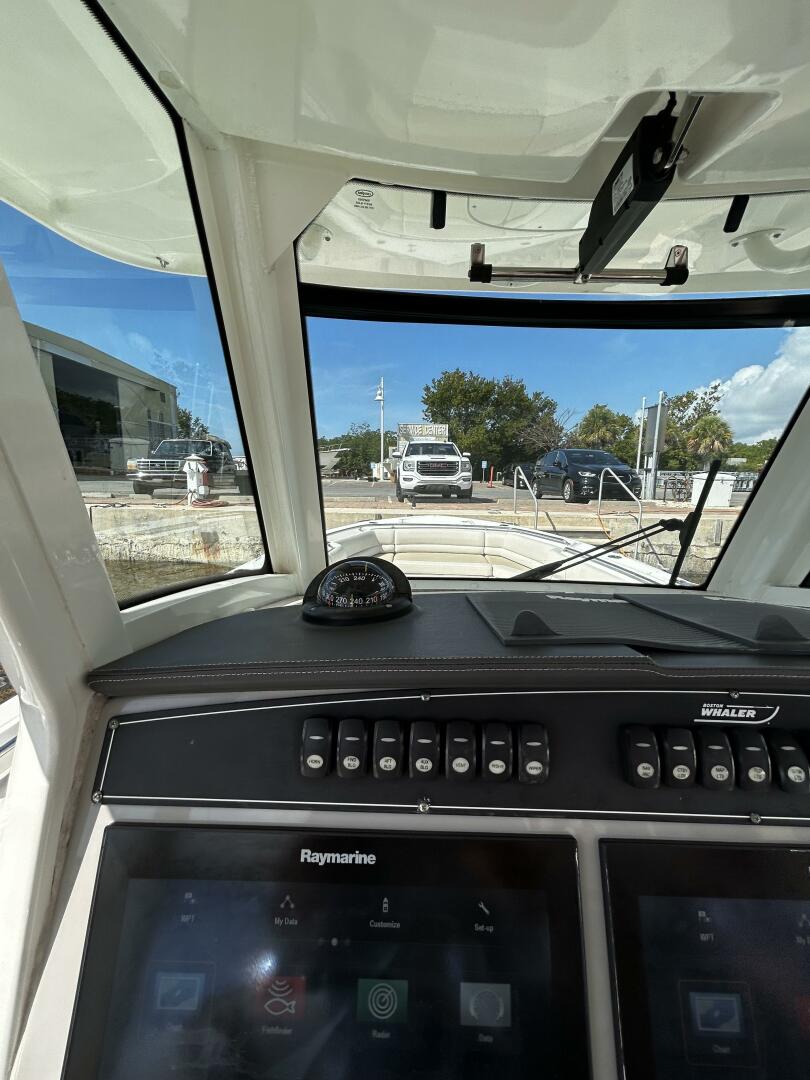 2017 Boston Whaler 330 Outrage - Image 11