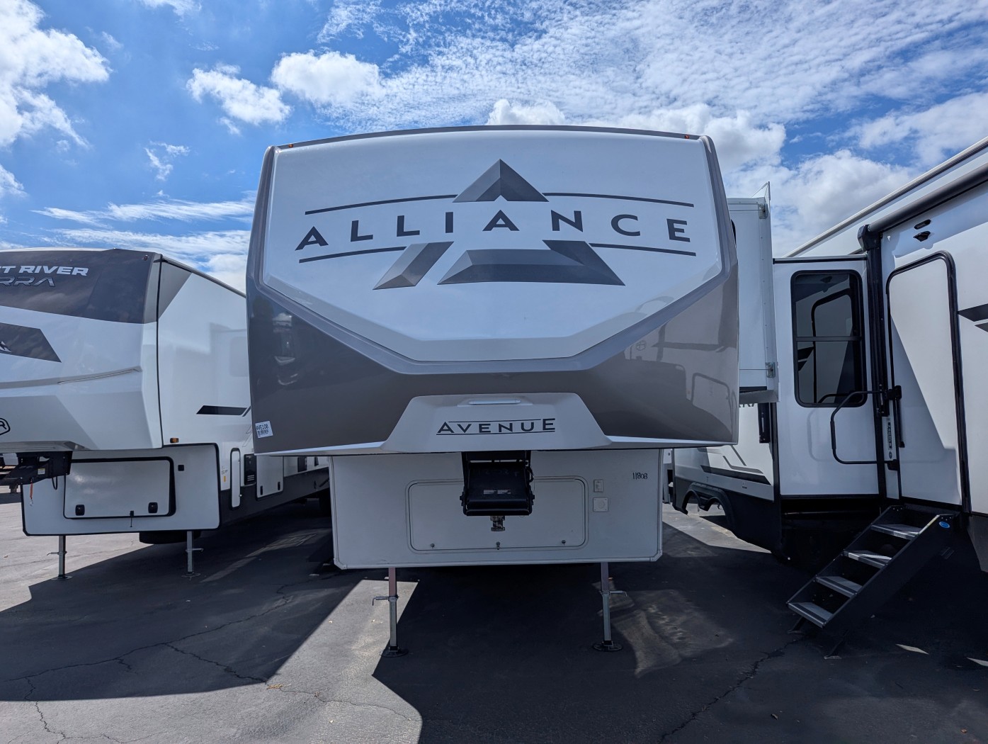 2026 Alliance RV Avenue 35RKS - Image 2