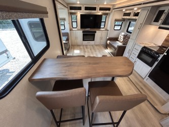 2025 FOREST RIVER GRAND SURVEYOR 302RDBS - Image 20